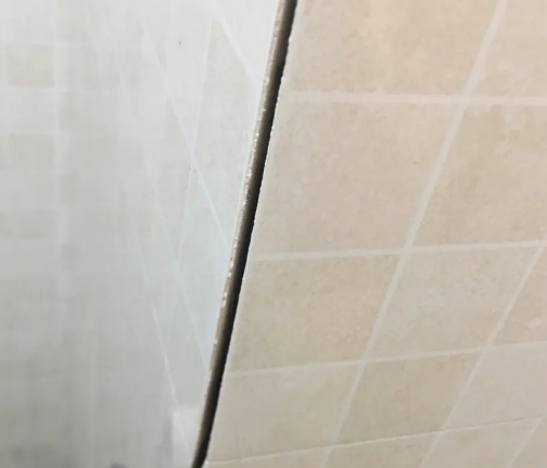 横县瓷砖空鼓维修公司分享阳台瓷砖脱落的修复过程可以分为以下几个步骤